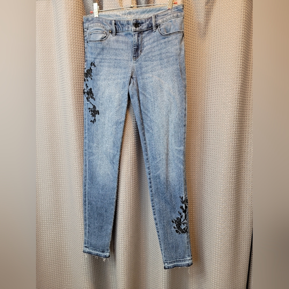 White House Black Market The Skinny Ankle Floral Embroidery Size 2